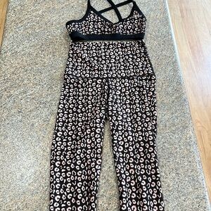 Emily Hsu Designs leggings & sports bra. Leggings size xs Sports bra, size s.